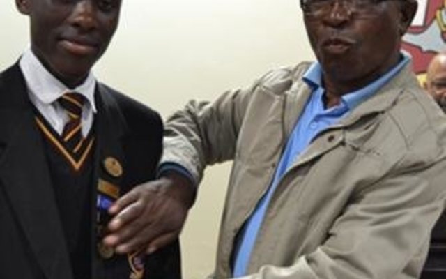 Hoofseun, Analo Yawa, en sy vader 